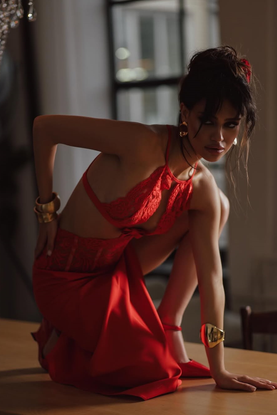 Проститутка-индивидуалка Лилия, 20 лет, грудь 2, 175 см, 20'000 / час