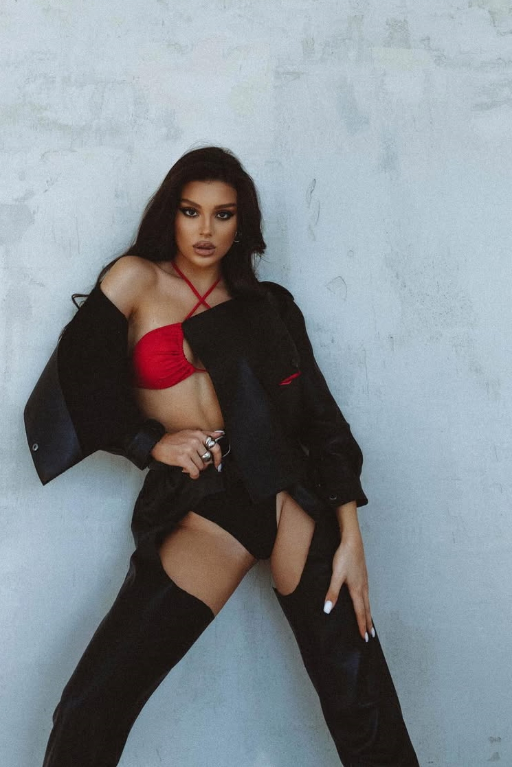 Проститутка-индивидуалка Ярослава, 24 лет, грудь 3, 172 см, 22'000 / час